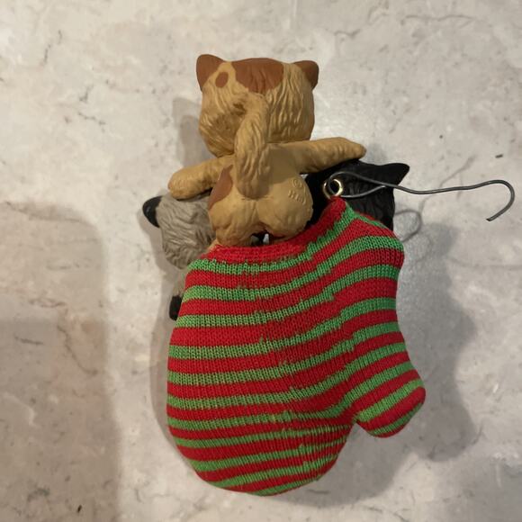 Vintage 1984 Hallmark Three Cats Kittens in a Mitten Christmas Ornament - Picture 4 of 5